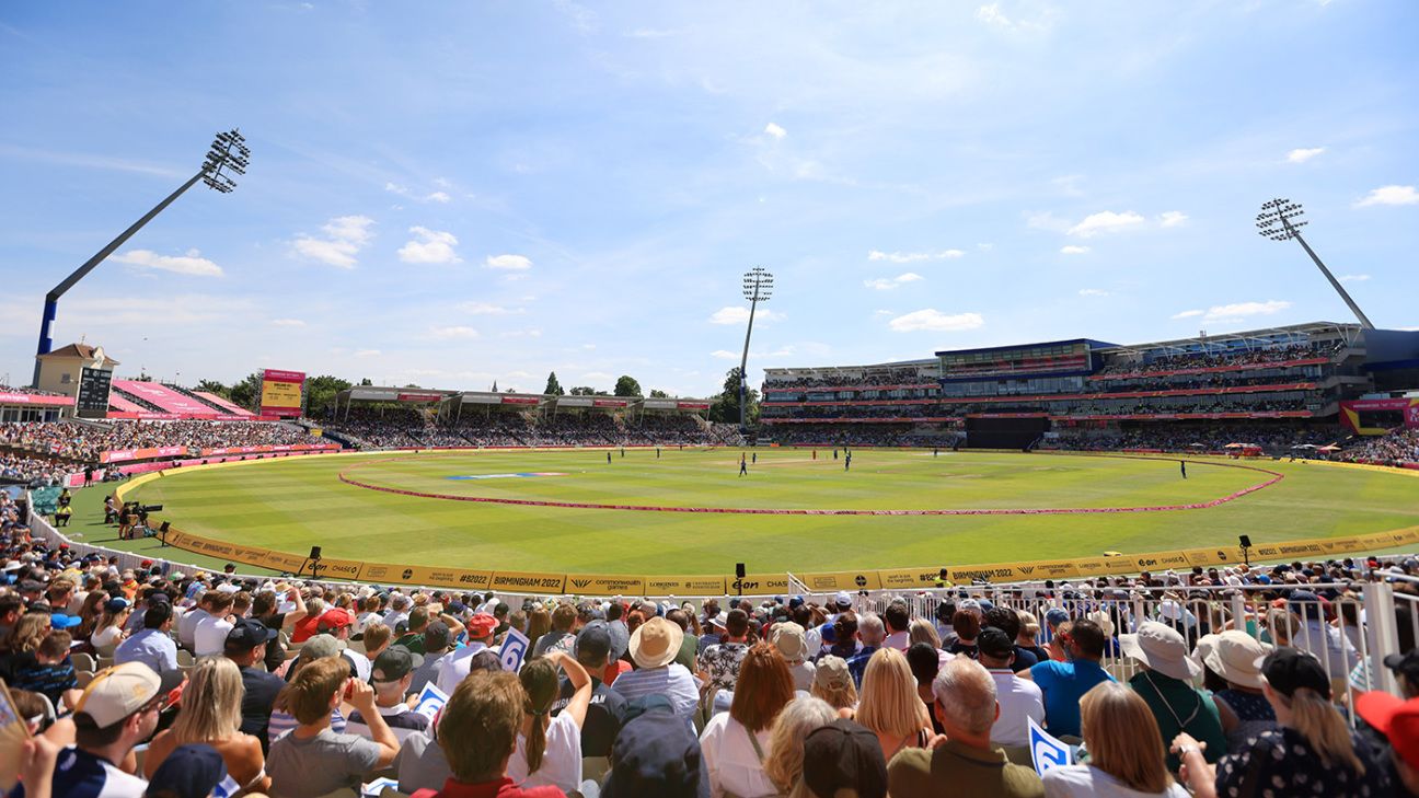 Warwickshire appoint Manchester City’s James Thomas as performance director