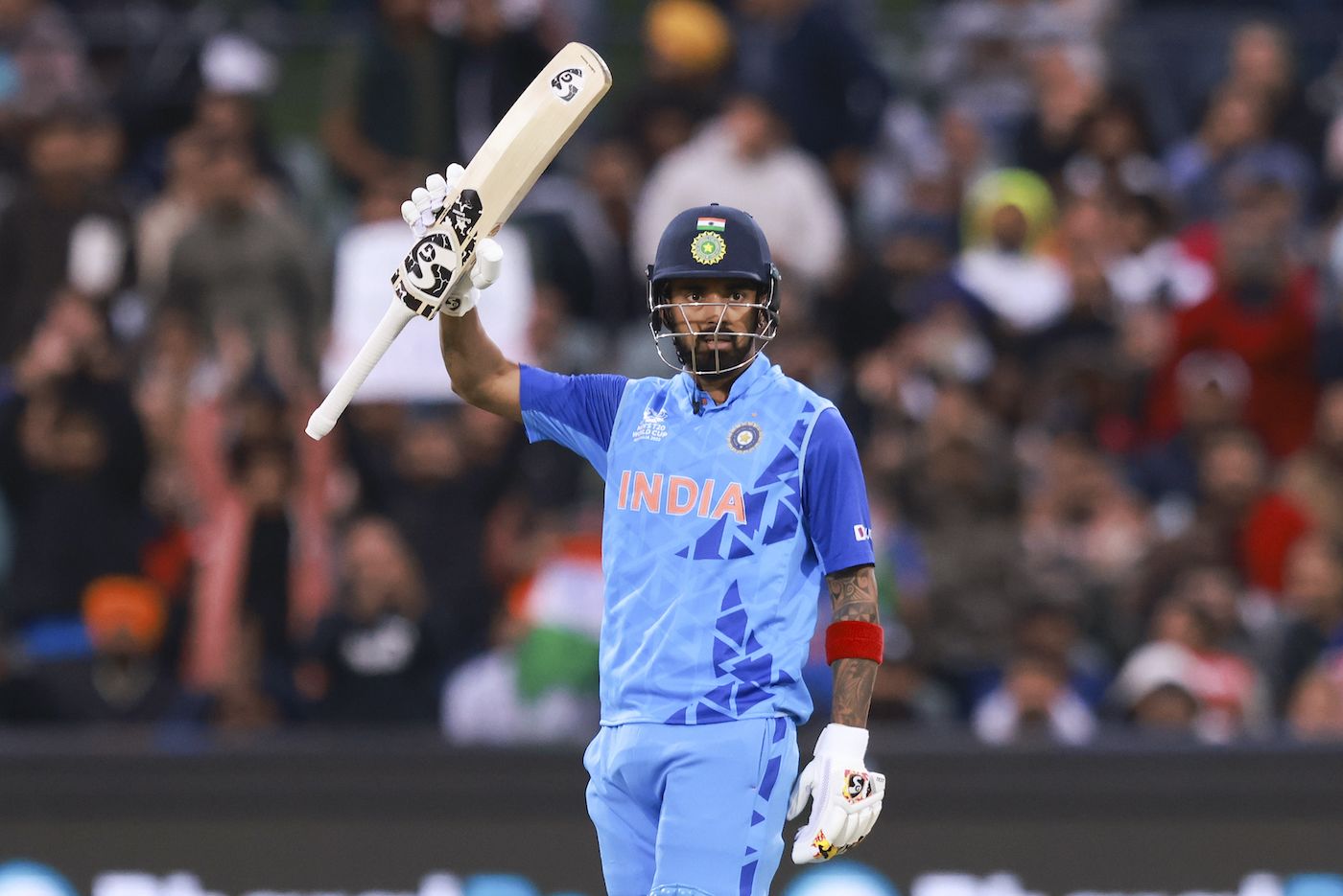 KL Rahul raises his bat upon getting to fifty | ESPNcricinfo.com