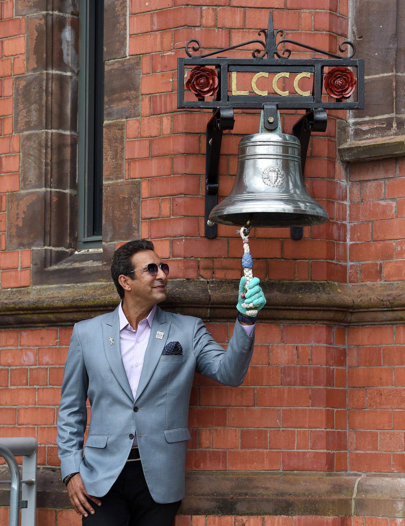 Wasim Akram rings the bell ahead of the start of play | ESPNcricinfo.com