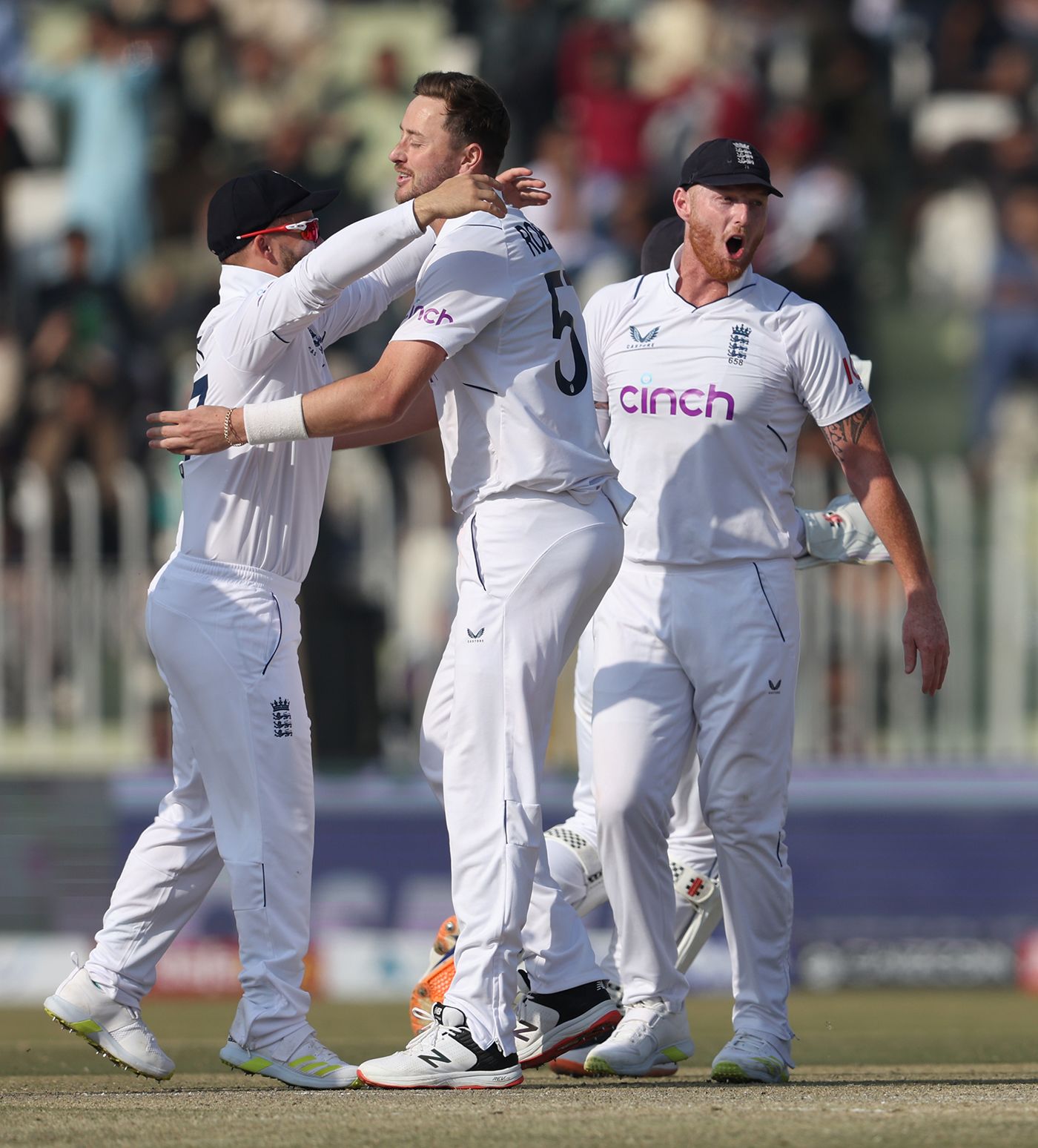 Ollie Robinson prised out Saud Shakeel for 76 | ESPNcricinfo.com