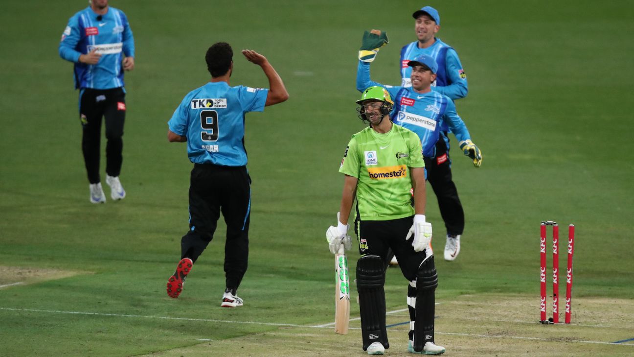 Get Ball by Ball Commentary of Strikers vs Thunder, Big Bash League, 5th Match | ESPNcricinfo.com