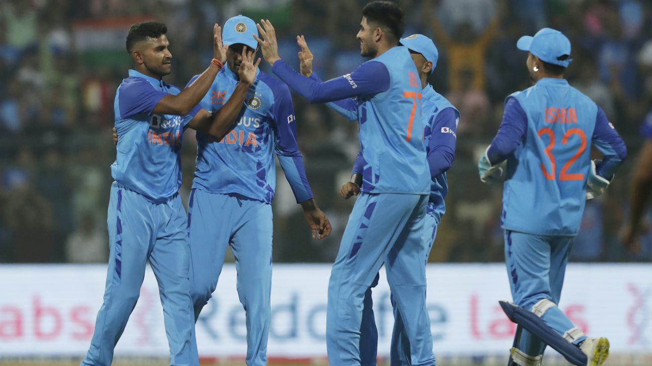 India beat Sri Lanka India won by 2 runs