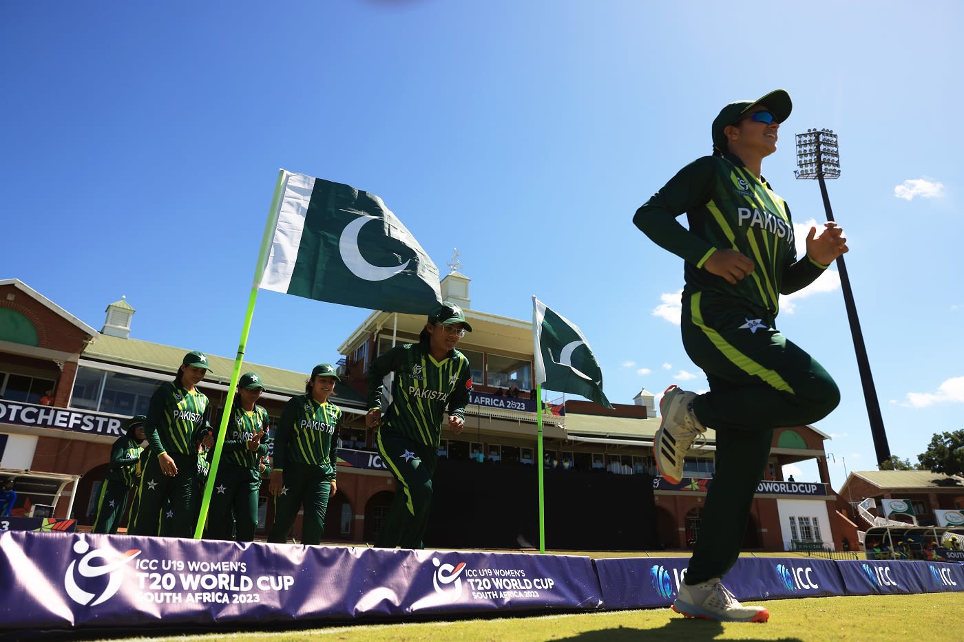 Syeda Aroob Shah leads Pakistan onto the field | ESPNcricinfo.com