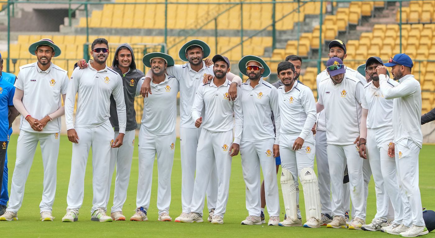 the-victorious-karnataka-team-poses-for-a-photograph-espncricinfo