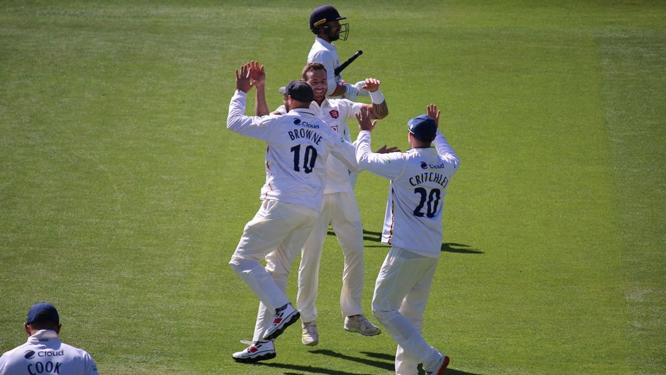 Lancashire fail with glory as Rob Jones’ pursuit of 430 falls heroically quick