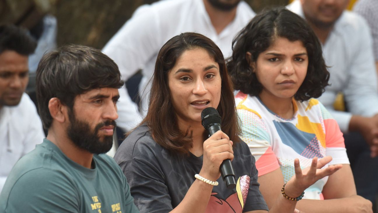 Kapil Dev, Virender Sewage, Harbhajan Singh und Irrfan Pathan äußern sich besorgt über protestierende Wrestler in Indien