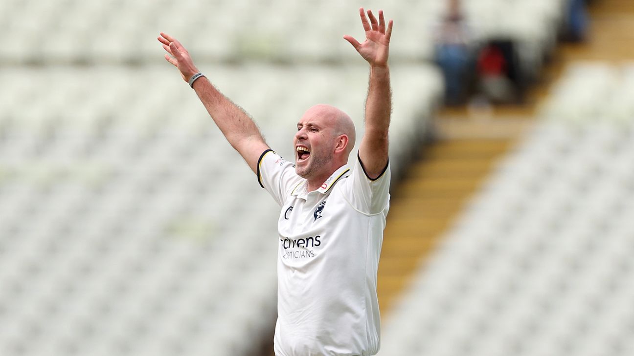 Chris Rushworth in a rush as wickets tumble after the rain