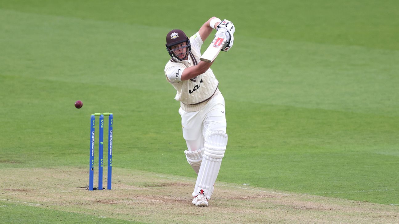 Jamie Smith's 98* Propels Surrey into Strong Position Against Warwickshire