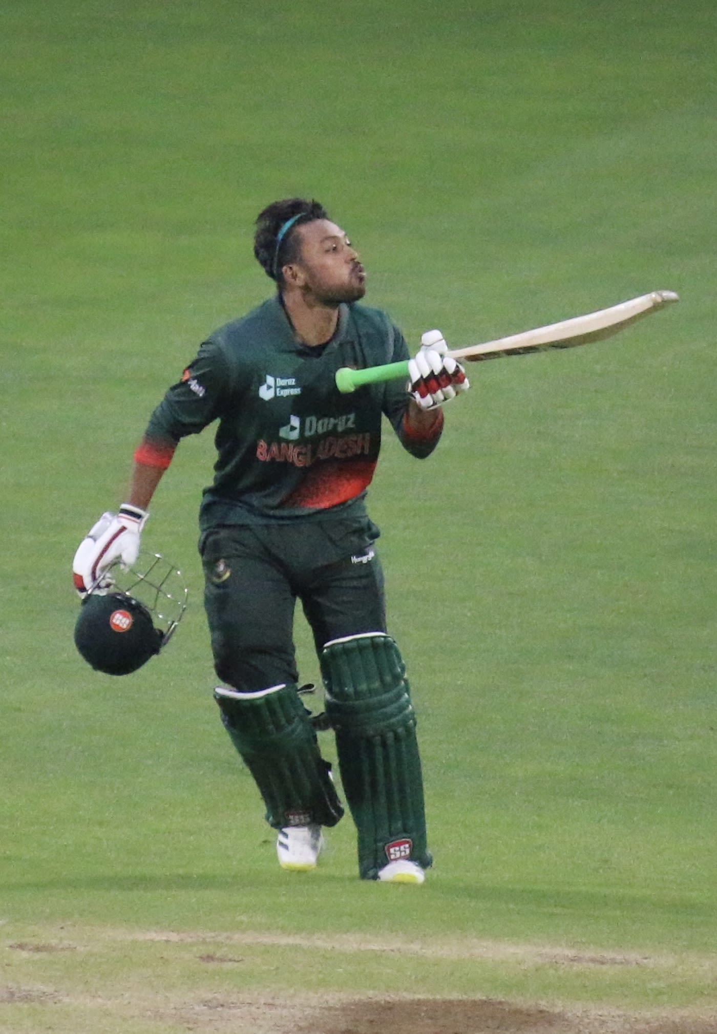 Najmul Hossain Shanto Blows A Kiss During Celebrations | ESPNcricinfo.com