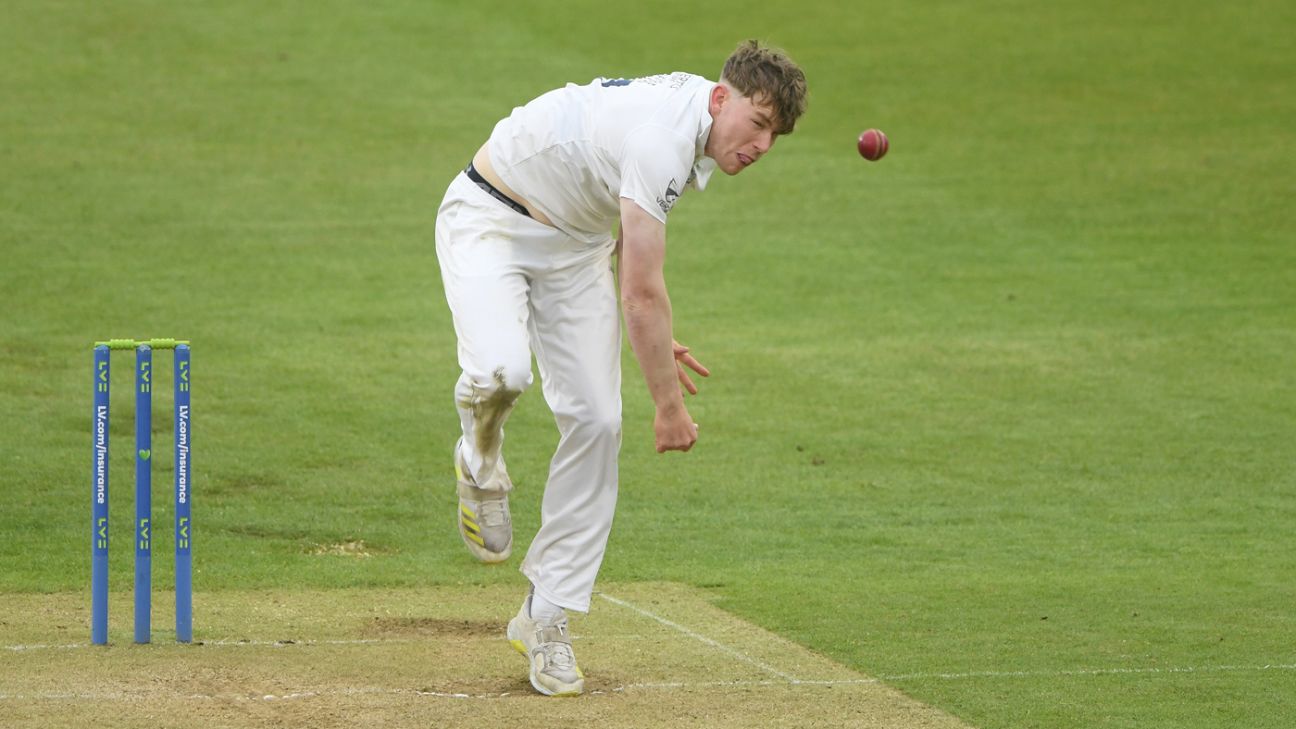 Matthew Revis takes 5 as Yorkshire sniff innings victory over Glamorgan