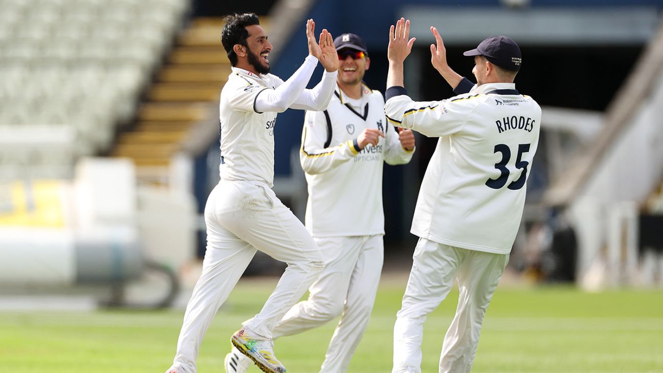 Warwickshire underline title-chasing credentials with win over fellow challengers Essex