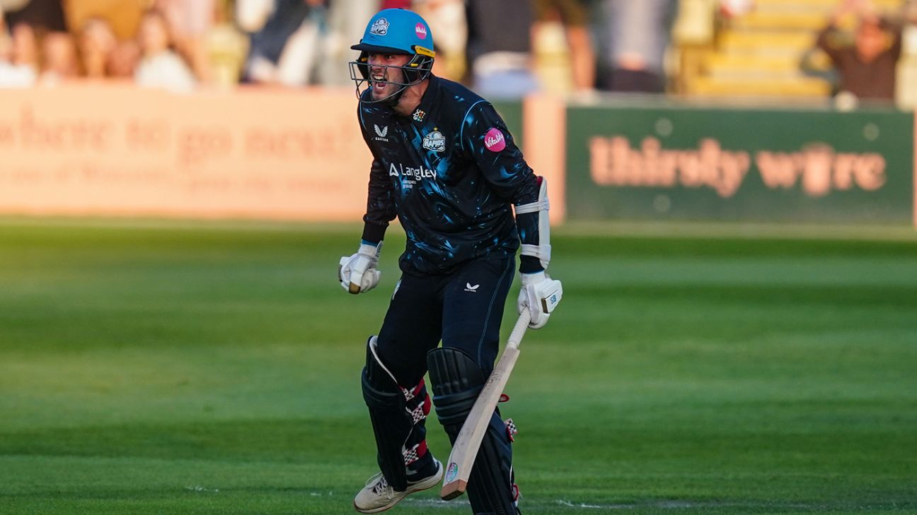 Adam Finch golf equipment Worcestershire Rapids to dramatic victory