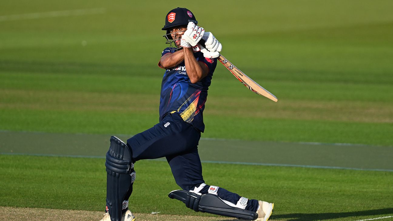 Feroze Khushi fifty fires Essex to fourth win in a row