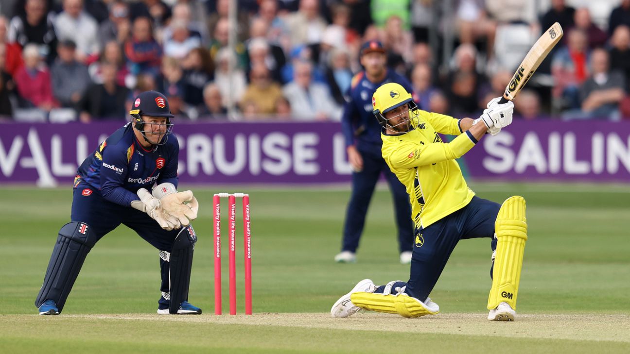 James Vince’s mighty season roars on as Essex take a pounding