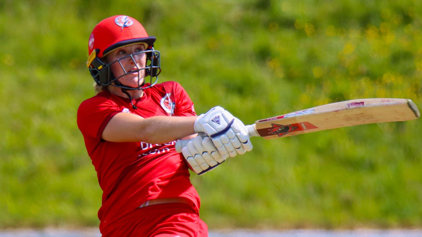 Emma Lamb’s sensible all-round present retains Thunder’s qualifying hopes alive