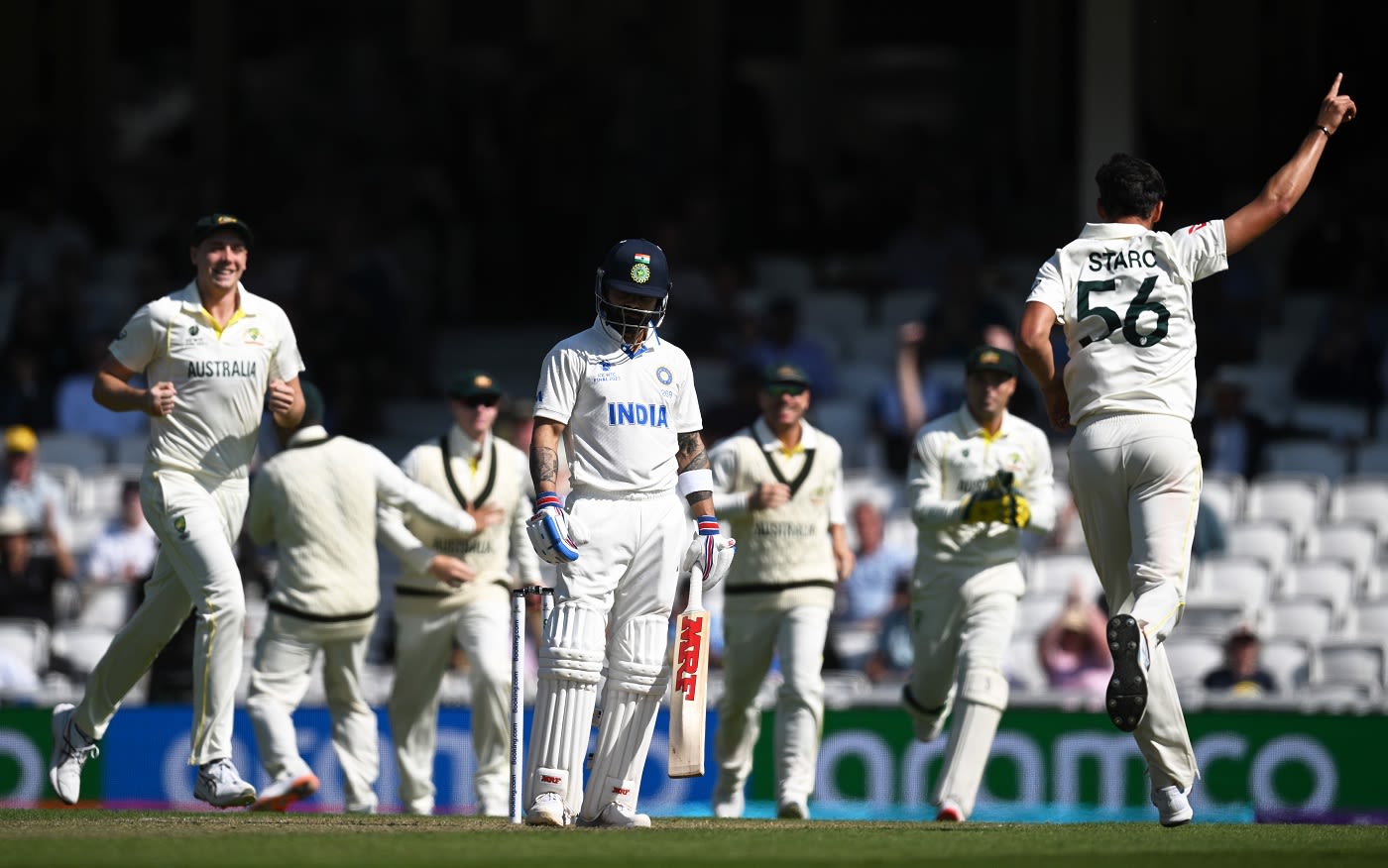 Mitchell Starc Begins To Celebrate After Dismissing Virat Kohli ...