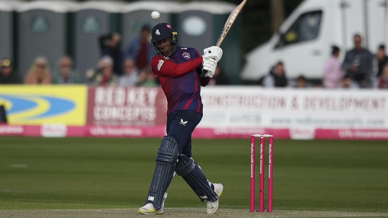 Daniel Bell-Drummond fifty leads Kent to simple win at Gloucestershire