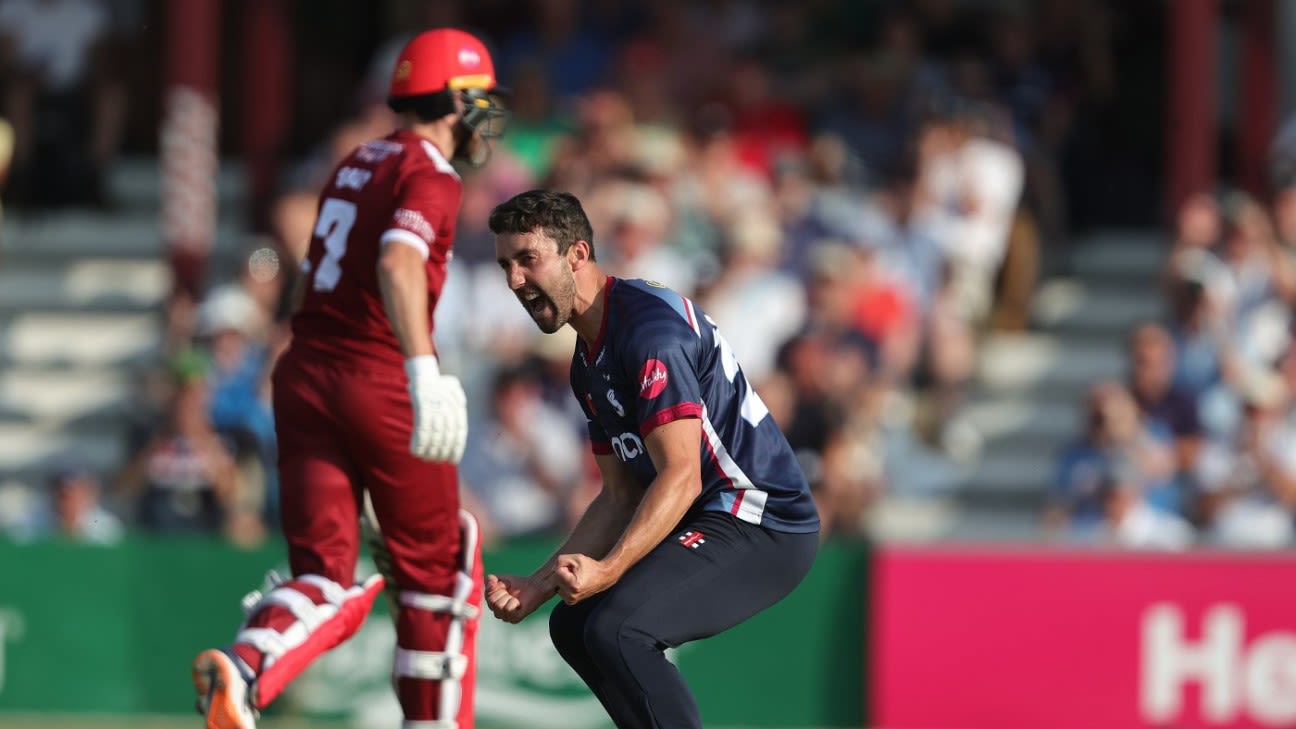 Steven Croft century drives Lancashire to emphatic win