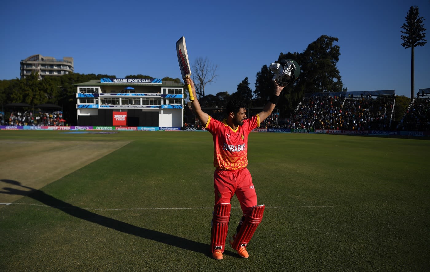 Sikandar Raza Acknowledges The Applause After A 54-ball Century ...