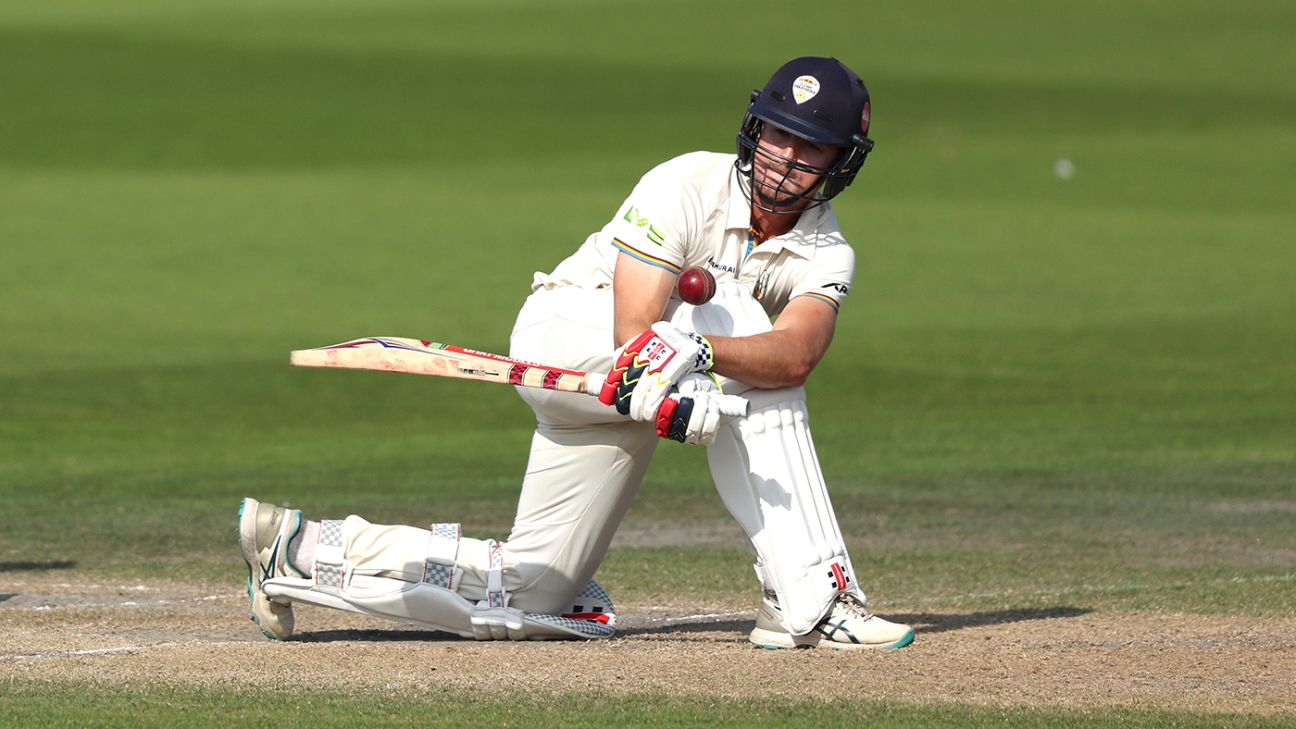 Leus du Plooy scores fourth hundred as Derbyshire style slender lead