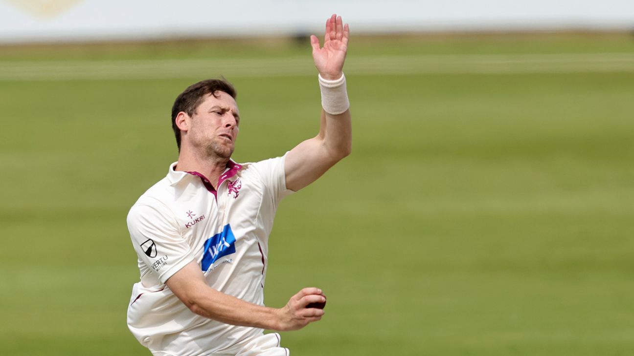 Matt Henry five-for seals comfy win for Somerset