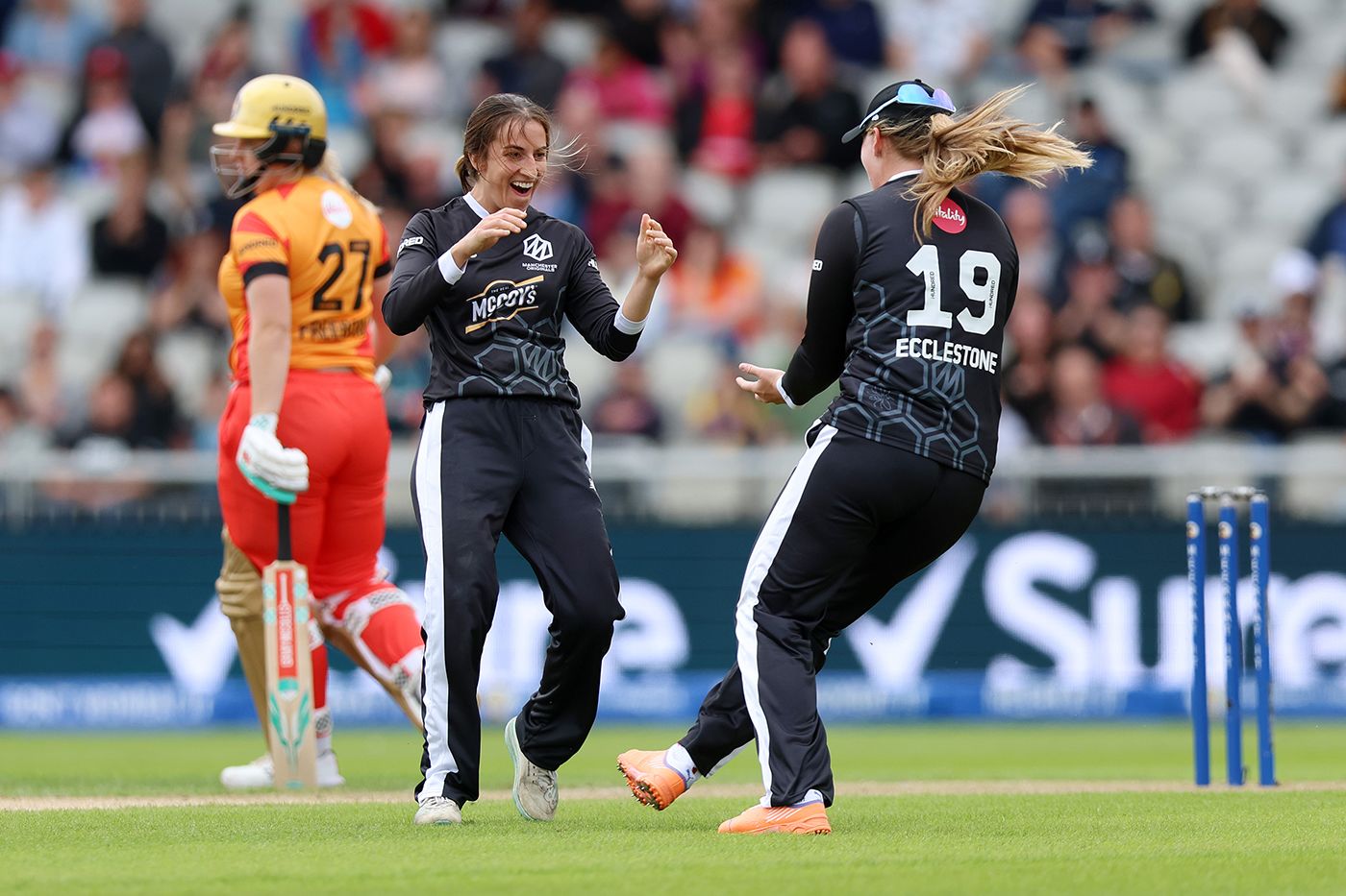 Fi Morris celebrates a wicket with Sophie Ecclestone | ESPNcricinfo.com