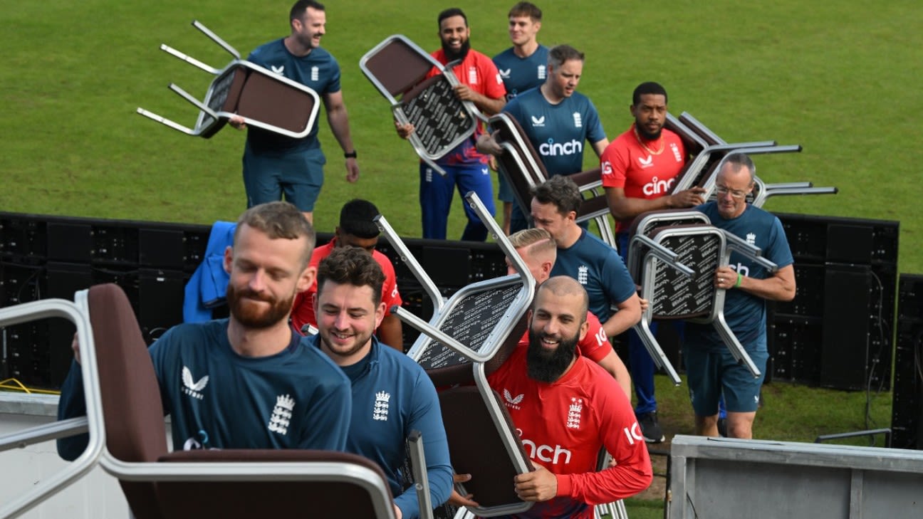 Brydon Carse makes T20I debut as England win toss and bowl