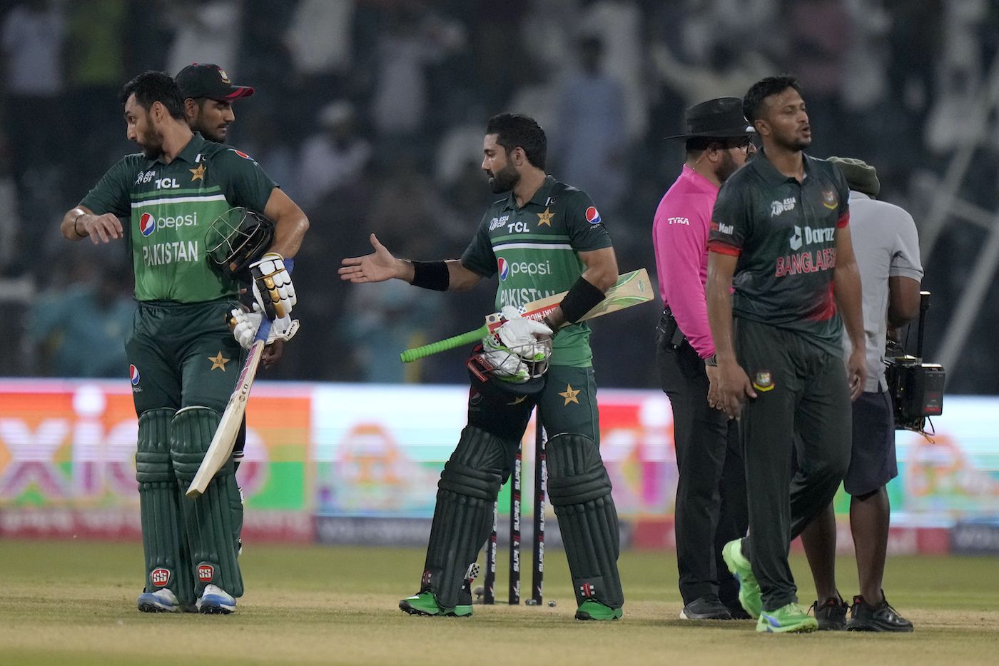 Mohammad Rizwan and Shakib Al Hasan go through post-game niceties ...