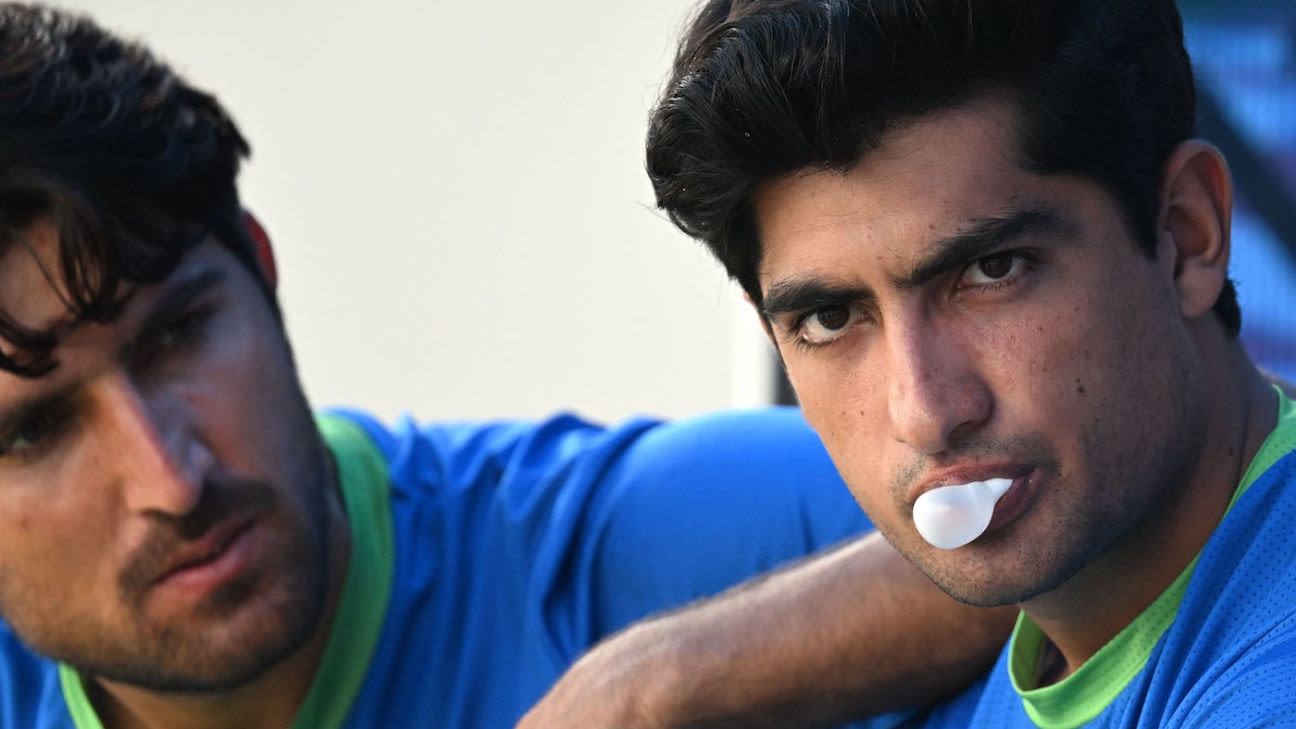 نسیم شاہ کندھے کی انجری کے باعث ایشیا کپ سے باہر، زمان خان ڈرافٹ میں شامل