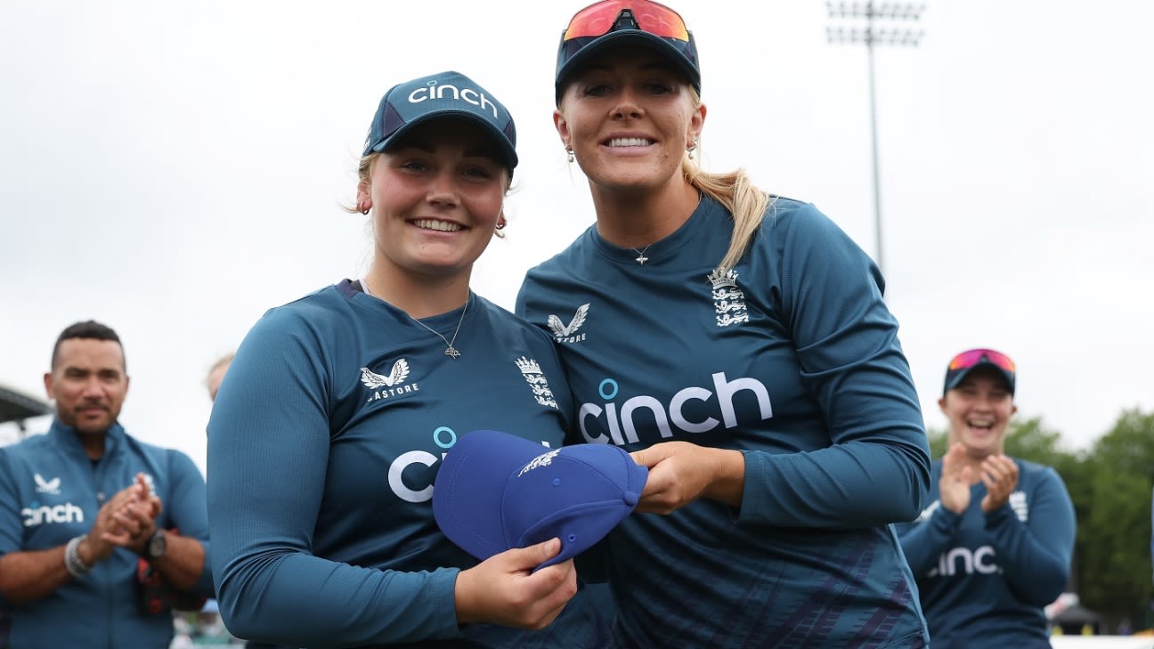 Sri Lanka bowl, Bess Heath debuts for England