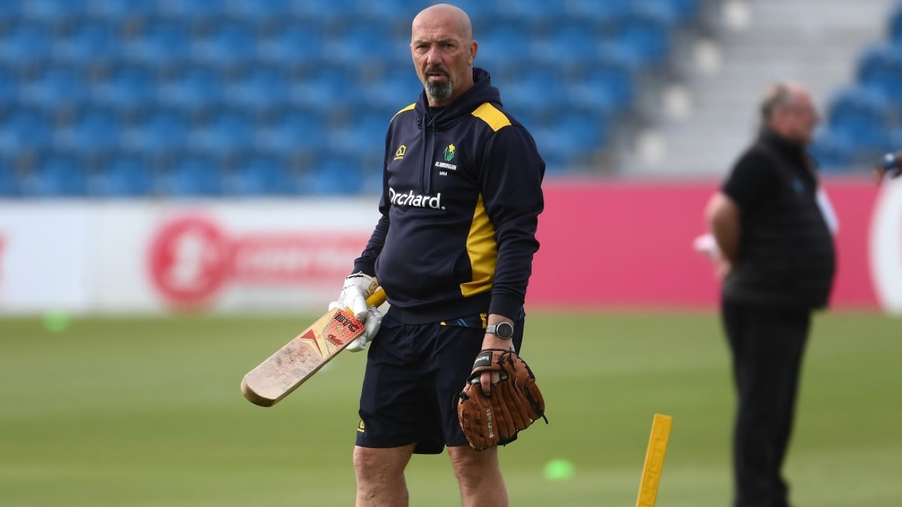 Matthew Maynard steps down as Glamorgan red-ball coach