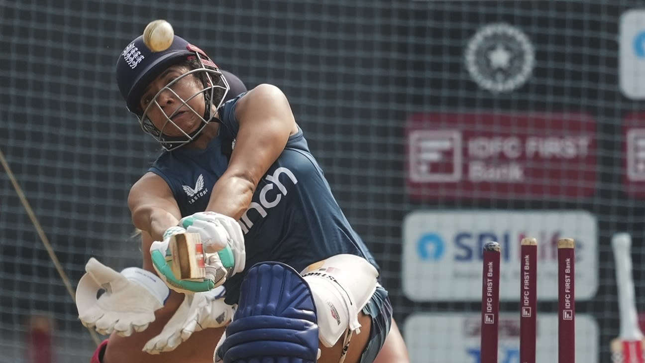 Scotland bat in their signoff game with England looking to make it three in three