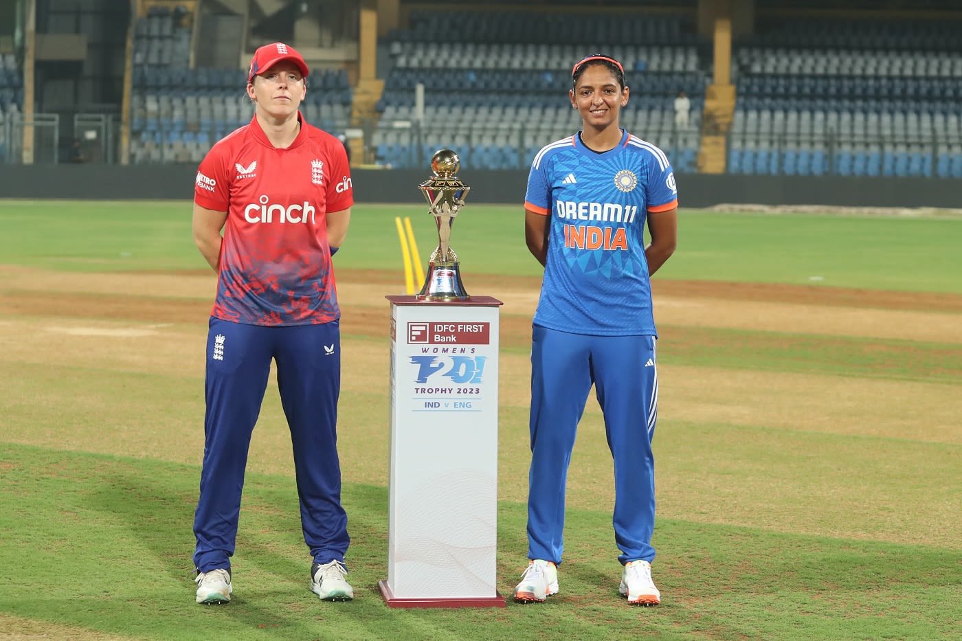 Heather Knight and Harmanpreet Kaur pictured with the trophy ...