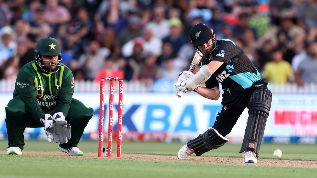 Kane Williamson retires hurt with tight hamstring in Hamilton T20I against Pakistan