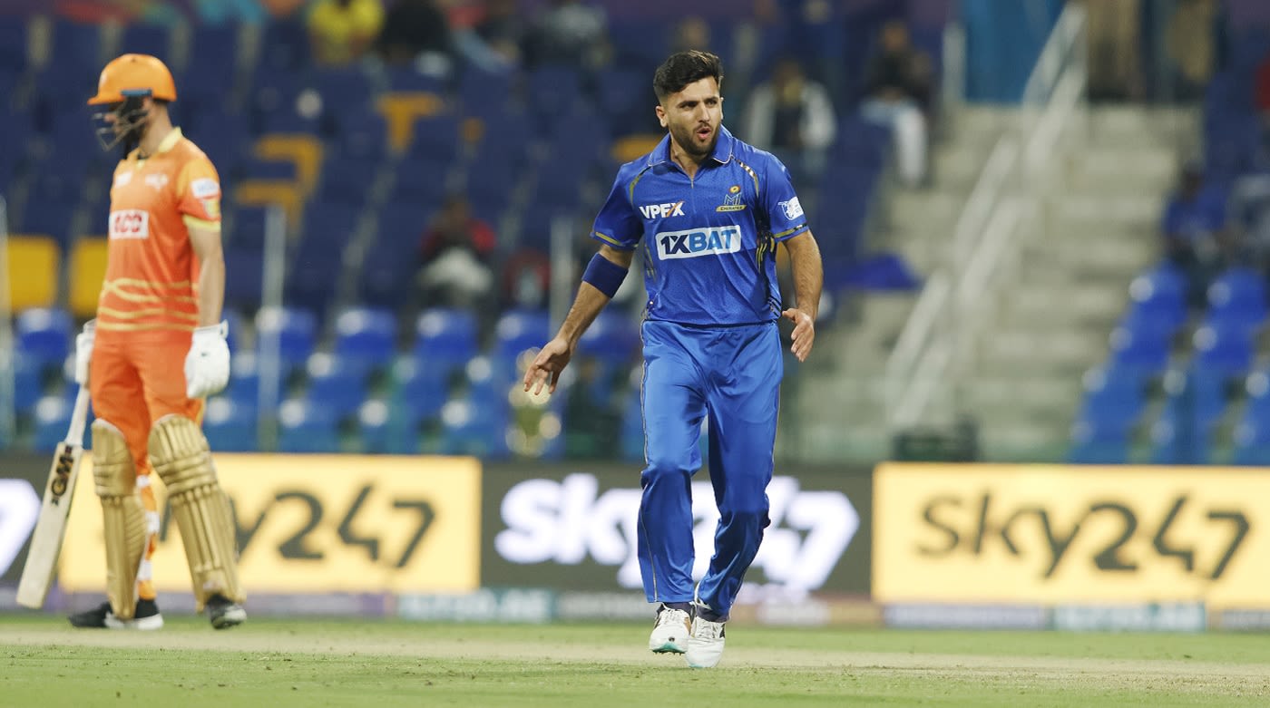 Fazalhaq Farooqi produced a double-strike for MI Emirates ...