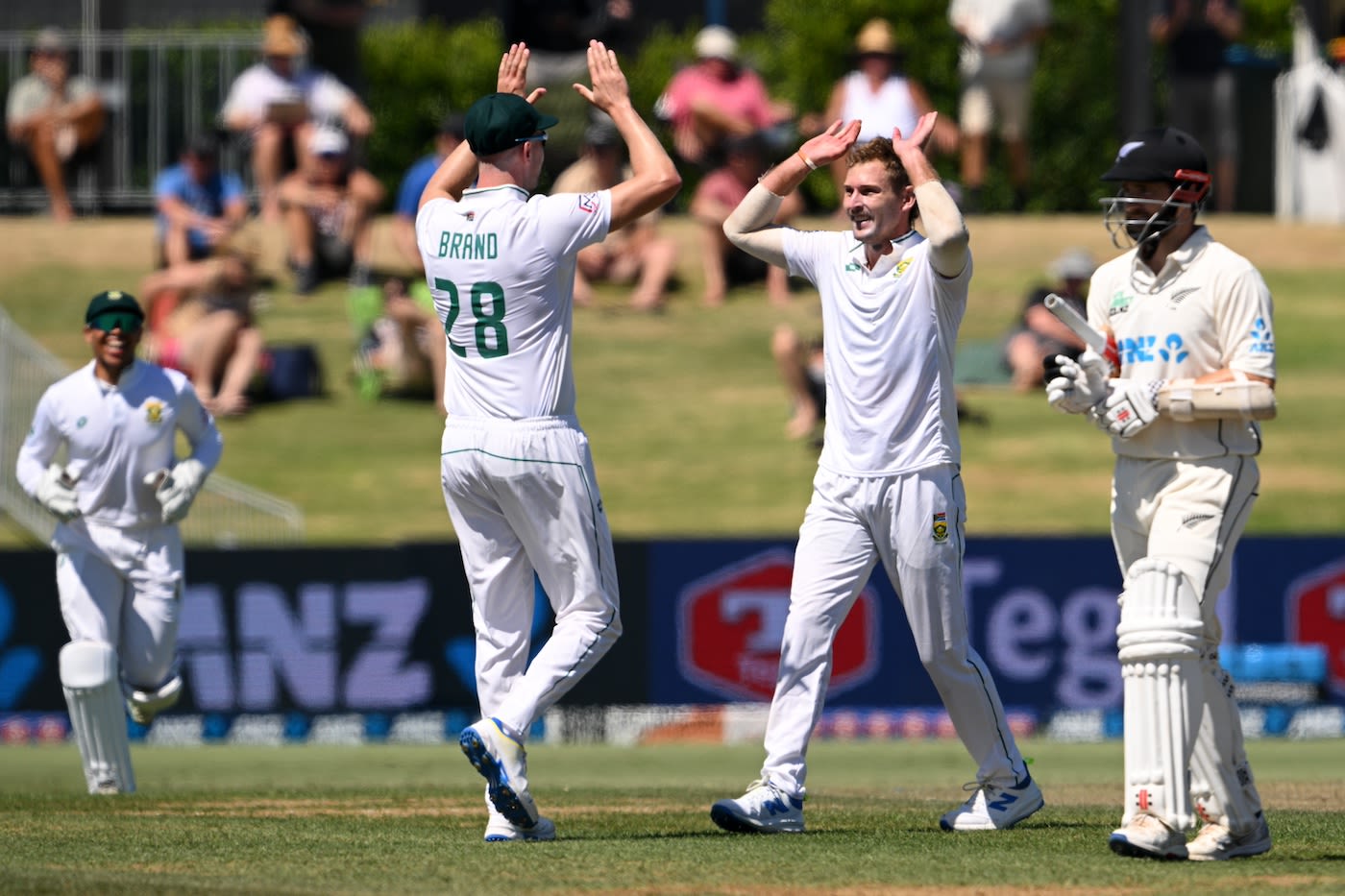 Captain Neil Brand congratulates Ryan de Swardt for removing Kane ...