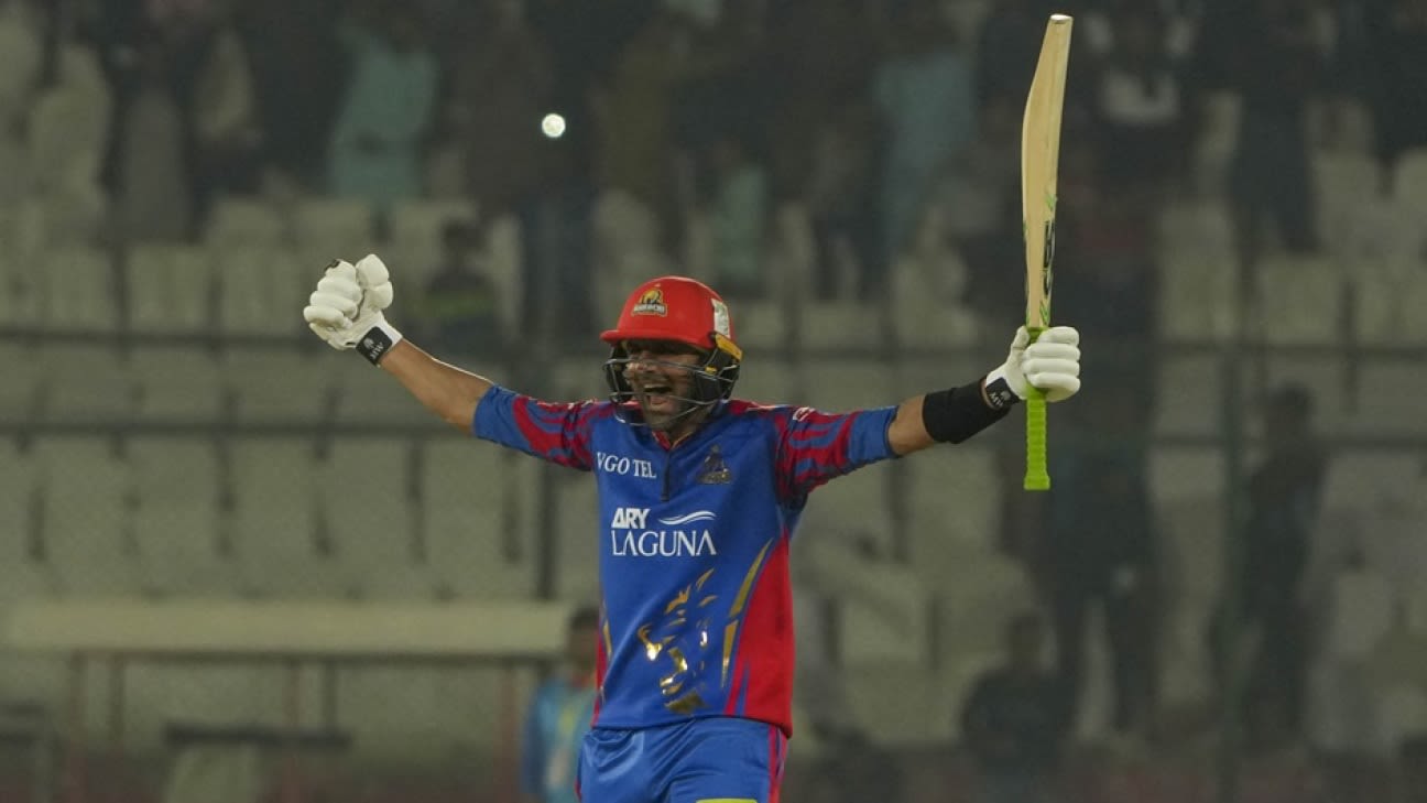 Malik's last-ball four hands Karachi Kings crucial points