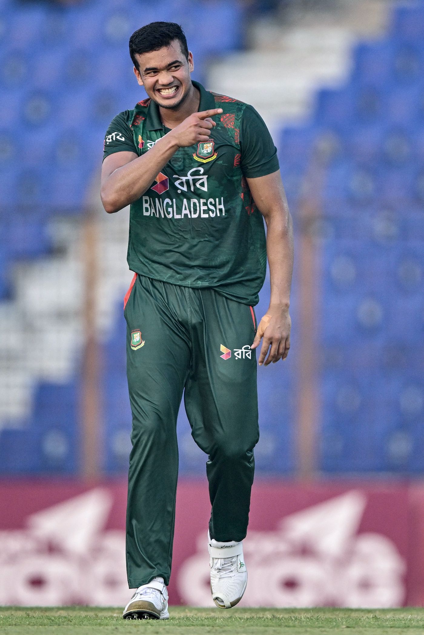 Taskin Ahmed finished with 3 for 60