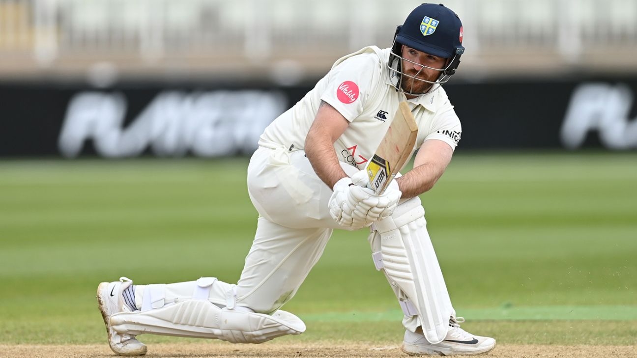 Durham's Rearguard Action Falls Short Against Warwickshire's Mammoth Total