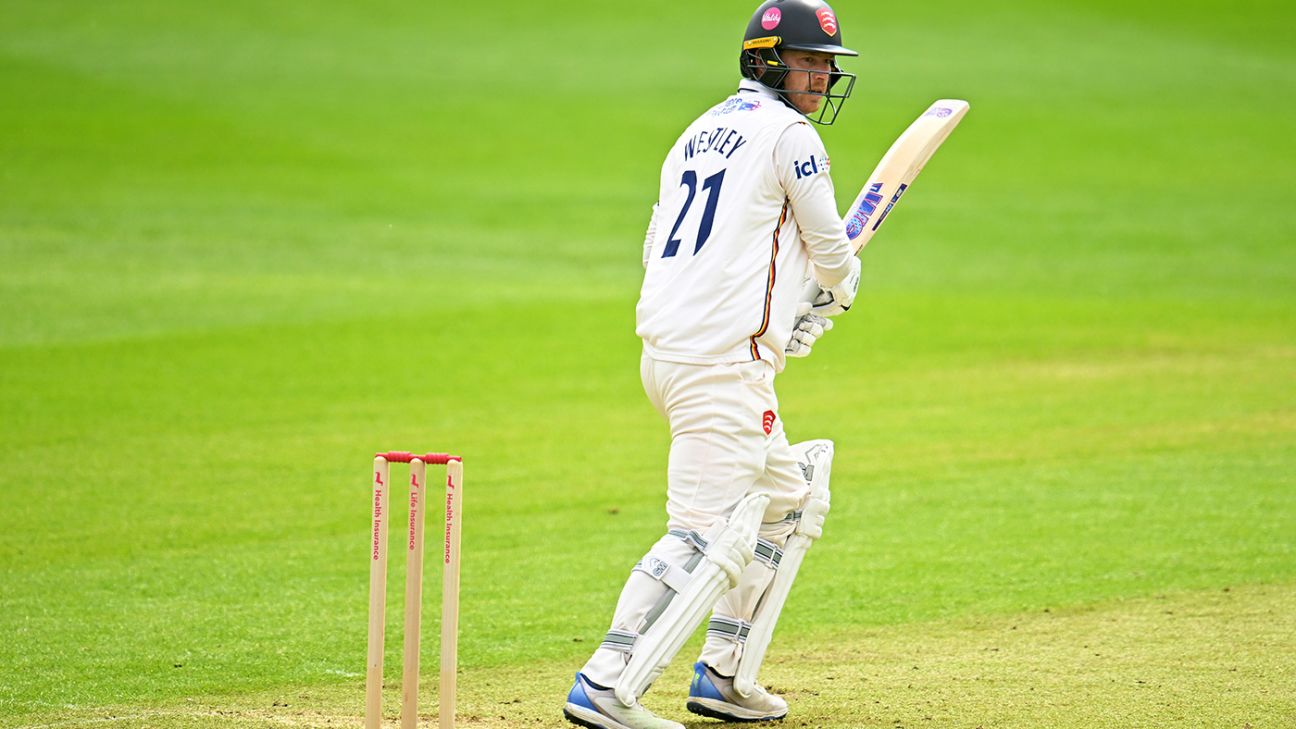 Westley and Walter Rescue Essex with Commanding Partnership