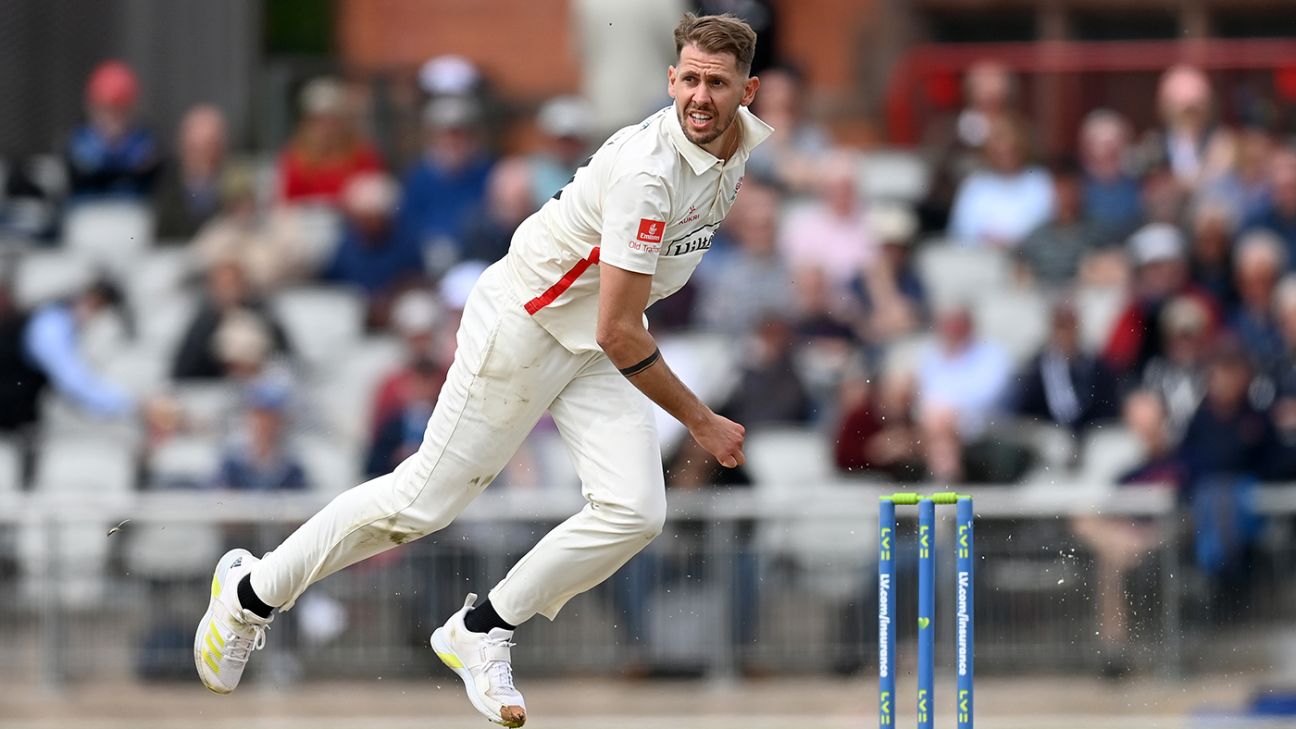 Bailey's Three-Wicket Haul Puts Lancashire in Control Against Warwickshire