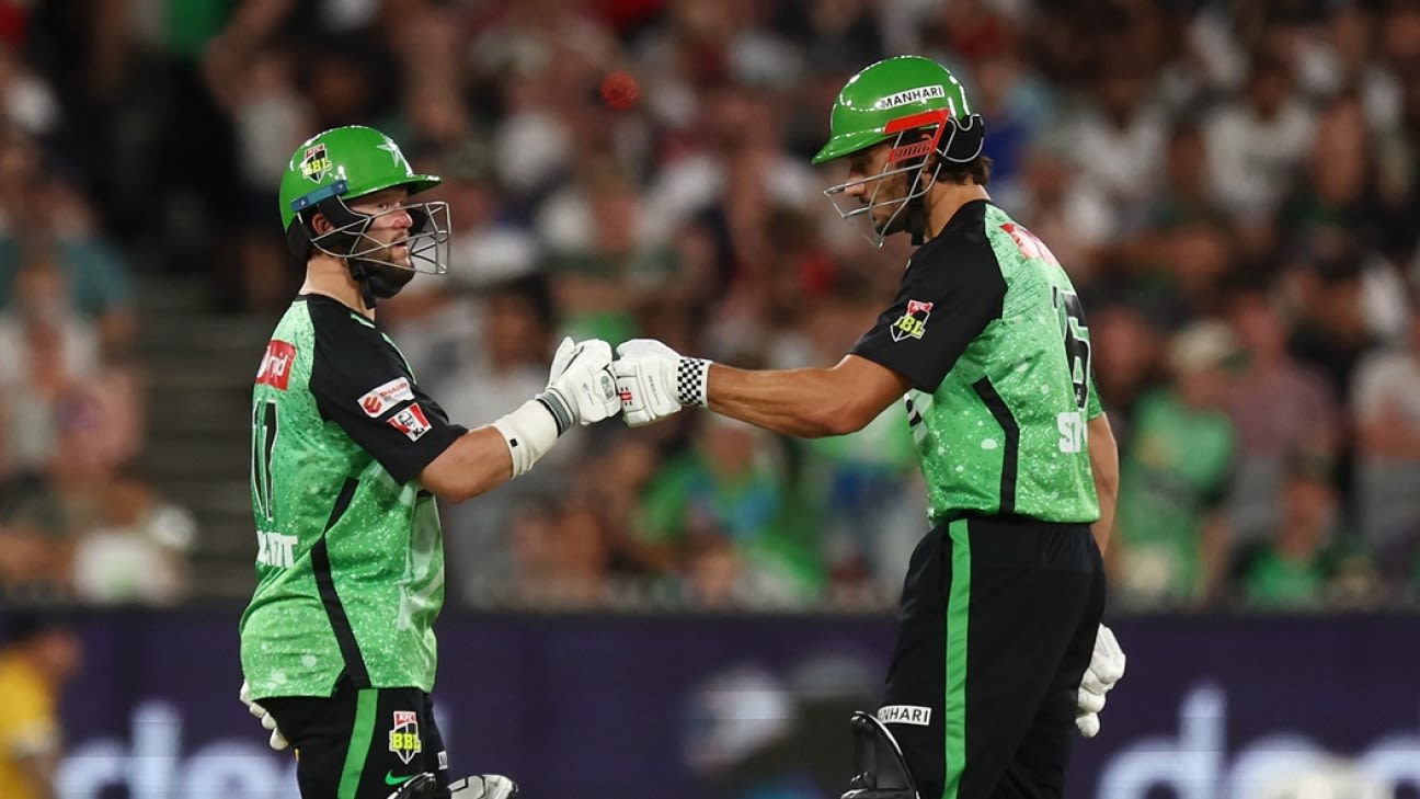 Stars clinch Melbourne thriller after Duckett-Stoinis show