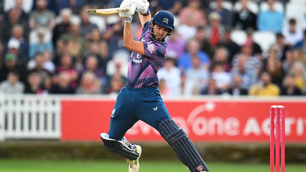 Holden clings on to keep Middlesex hopes alive Holden clings on to keep Middlesex hopes alive