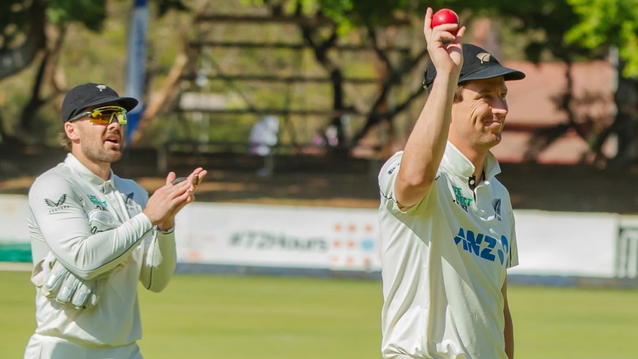Matt Henry celebrates wicket