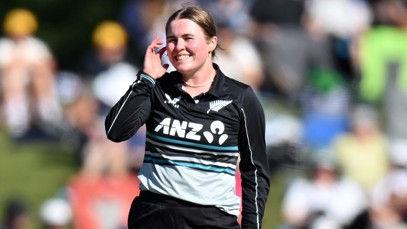 WWC - अनकैप्ड ऑलराउंडर Devonshire earns New Zealand ODI World Cup टीम में मिला मौक़ा | ESPNcricinfo