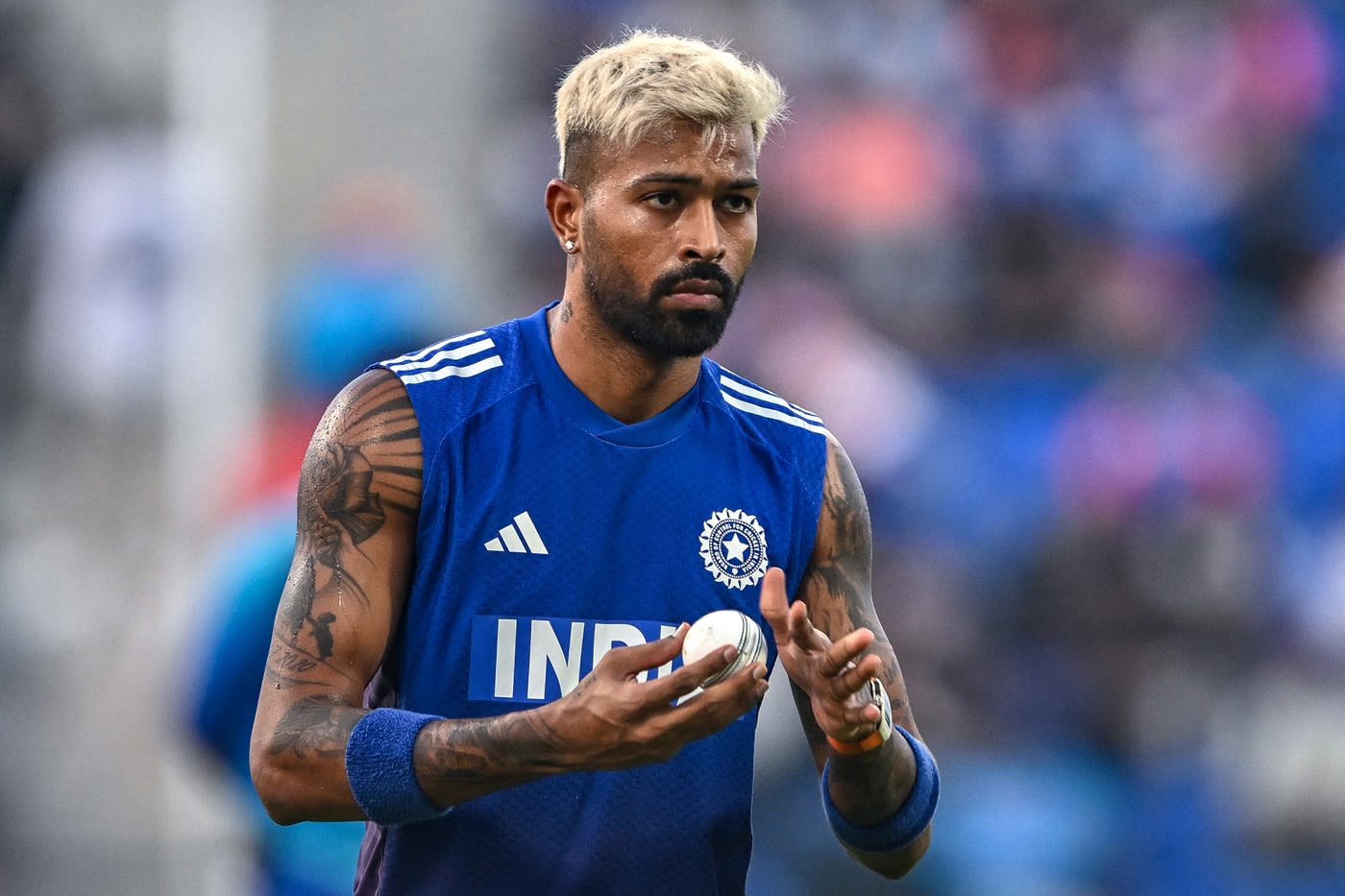 Harik Hardik Pandya gets ready for a bowl | ESPNcricinfo.com