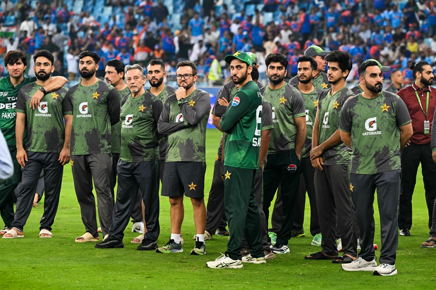 A dejected Pakistan side after the loss in the final | Cricinfo.com