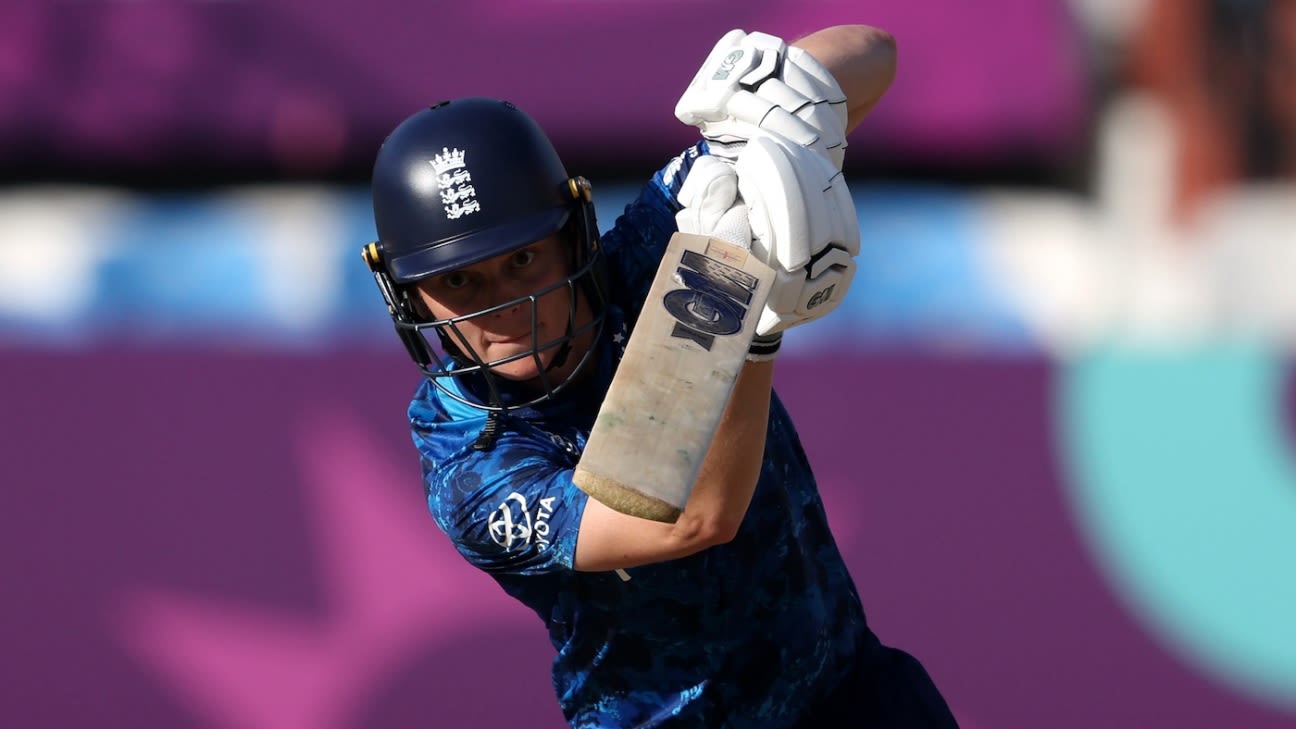 UP Warriorz bring in Amy Jones after Phoebe Litchfield leaves with quad injury