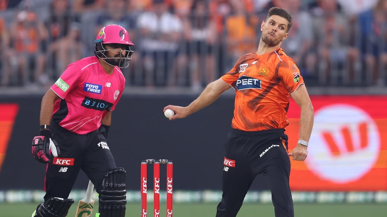Connolly leads Scorchers to victory in BBL season opener