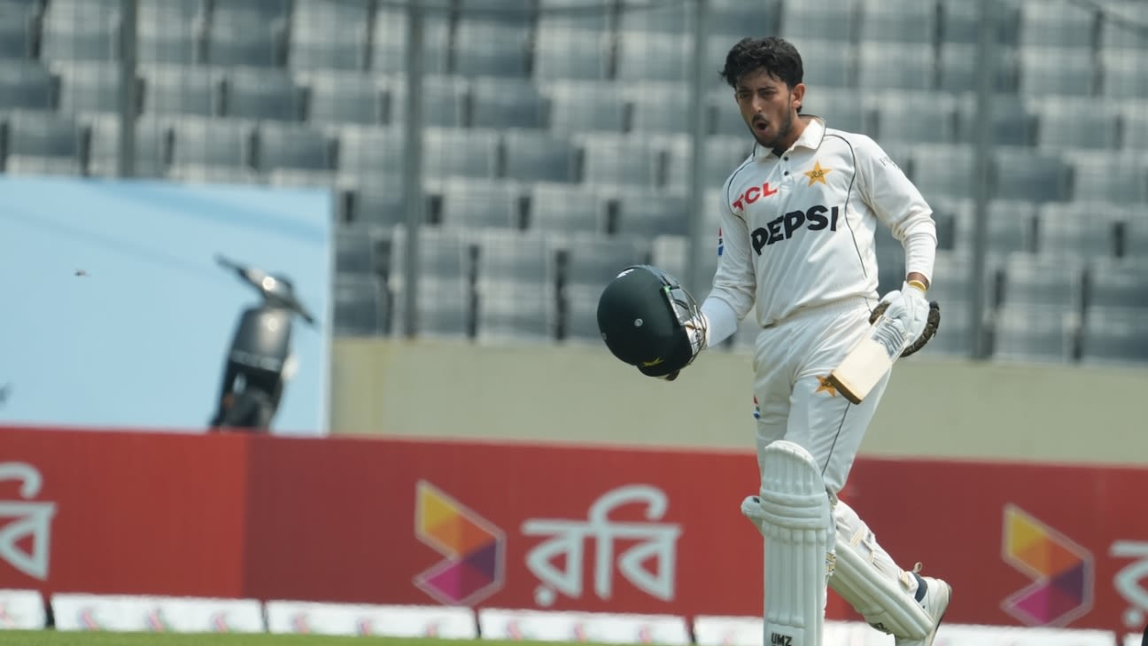 [espncricinfo]Awais was 'zoned out for five minutes' after being struck on helmet